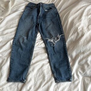 Distressed Ripped Women’s 80s Mom Blue Jeans